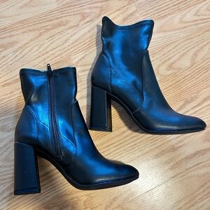 Elegant Black Ankle Boots